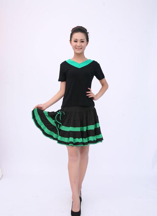 邓唐成(个人经营)提供的广场舞蹈服装套装新款练功